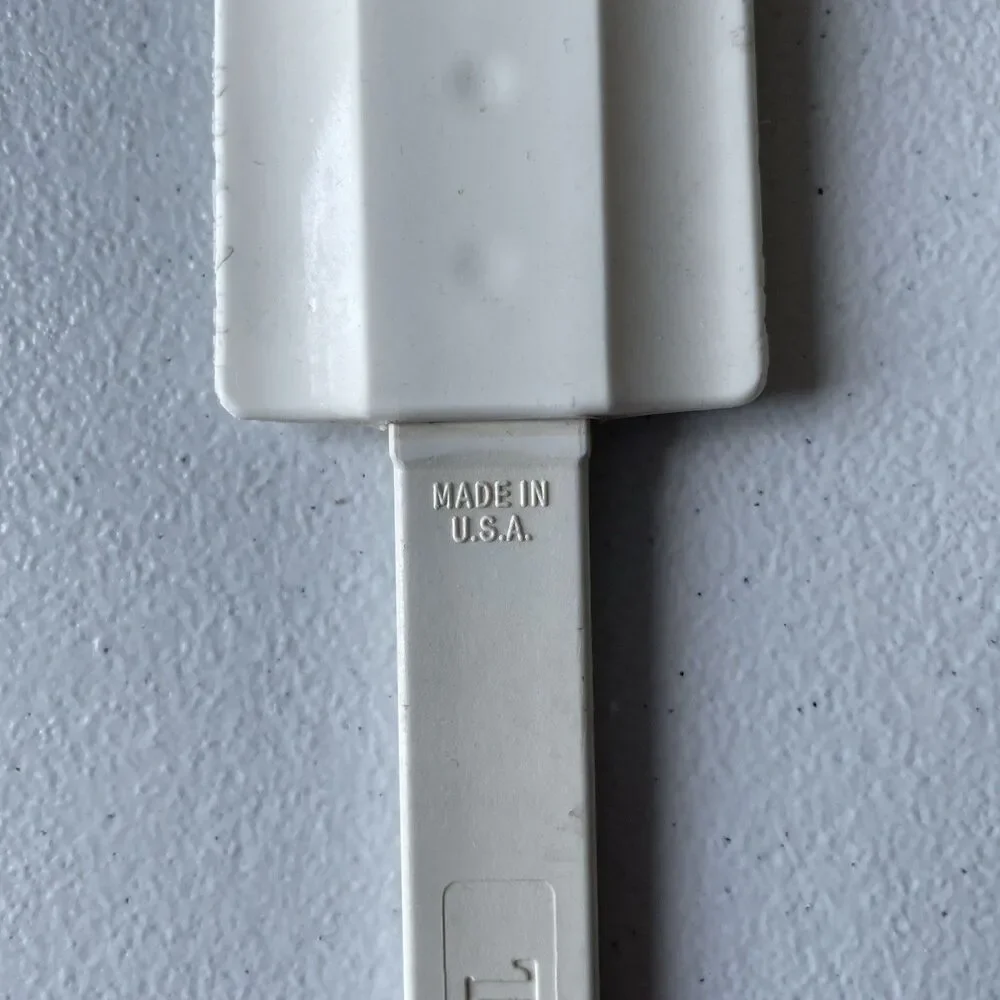 The Pampered Chef Vintage Spatula Scraper White Plastic Silicone Kitchen Utensil